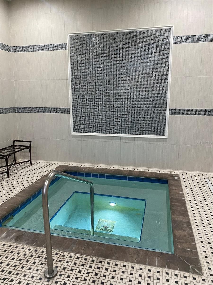 Clubhouse indoor hottub - 119 CRESCENT MOON DR, GROVELAND