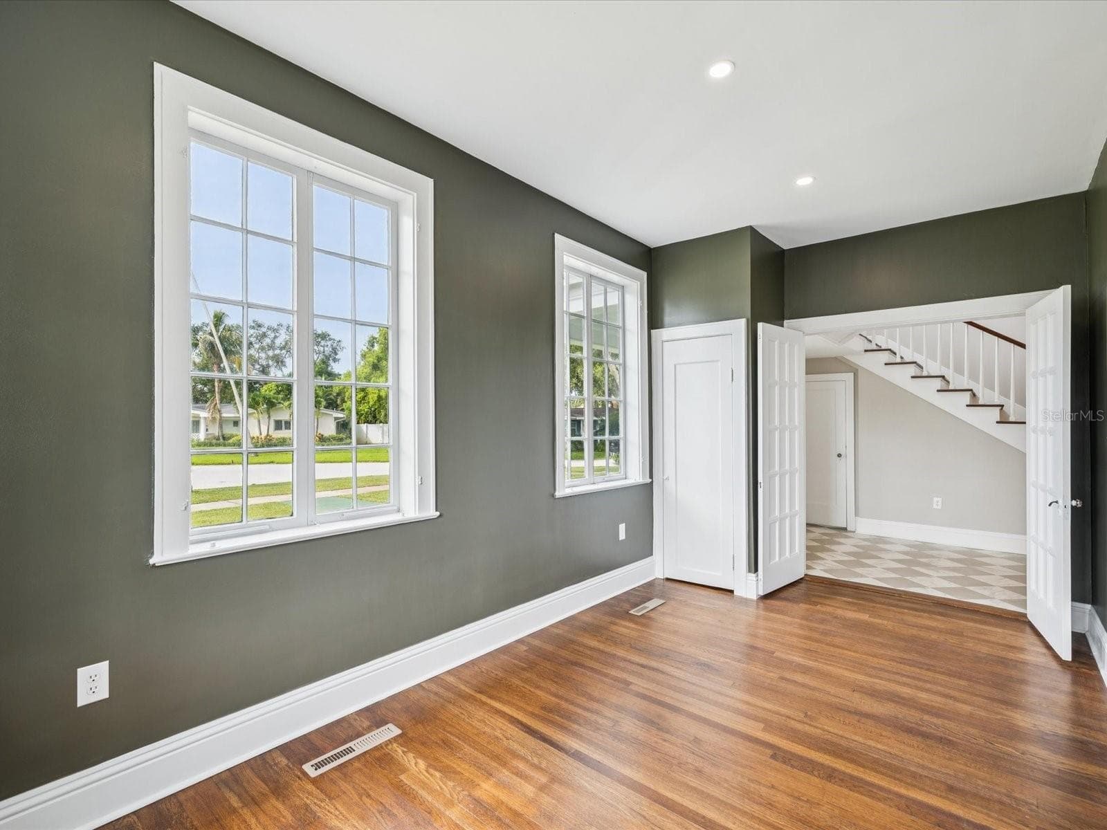 Single Family Residence at 456 GARDENIA ST, BELLEAIR, photo 14 of 62