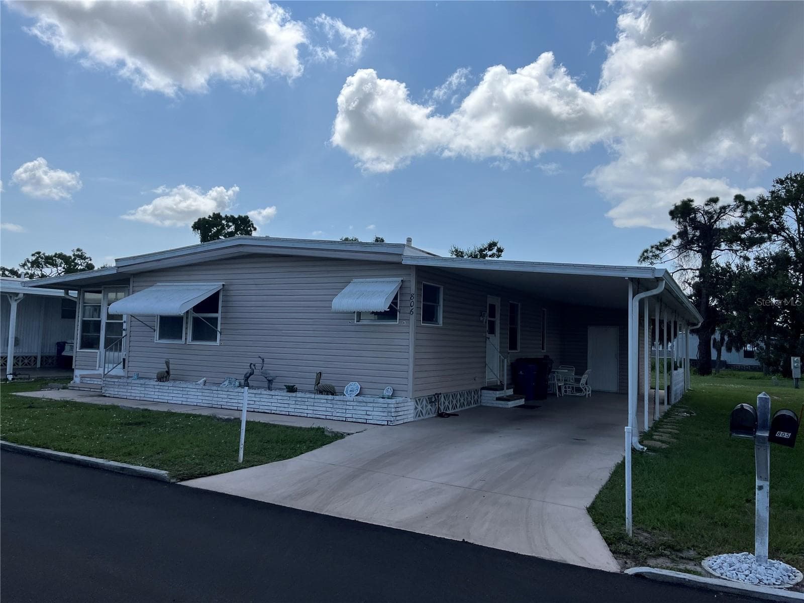 806 JOLANDA CIR