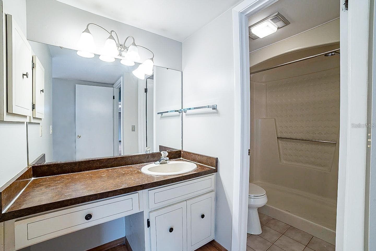 Primary EnSuite - 202 TERRACE CT, SANFORD