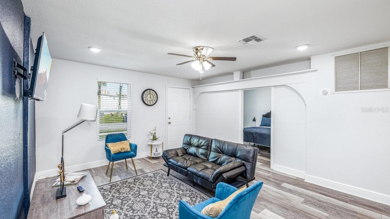 Single Family Residence at 7508 CAROLYN AVE, ORLANDO, photo 4 of 26