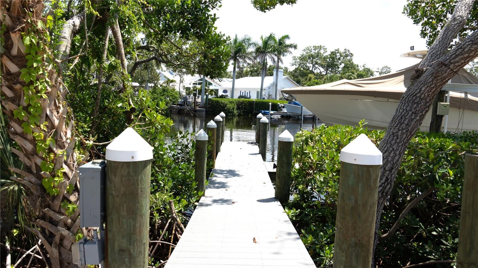 Dock to boat lift - 7233 MIDNIGHT PASS RD, SARASOTA