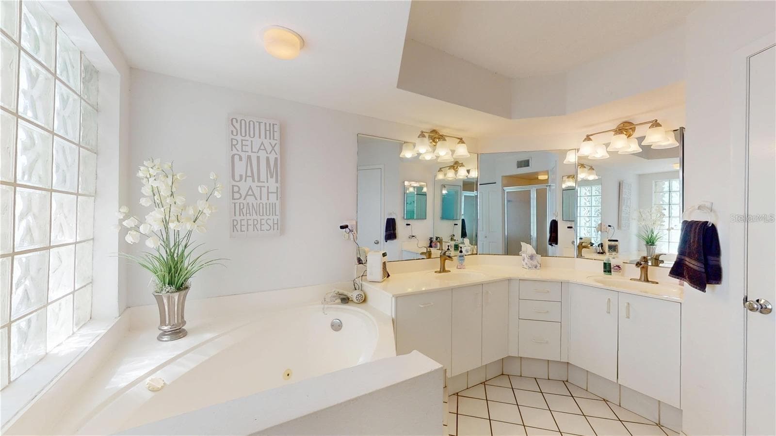 Condominium at 6105 BAHIA DEL MAR CIR #682, ST PETERSBURG, photo 19 of 35
