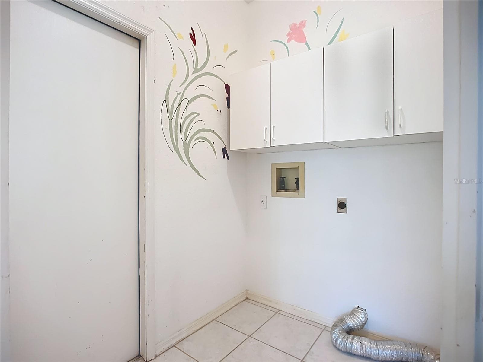 Inside laundry is just off the kitchen and garage - 6948 STONEYWALK CT, BRADENTON