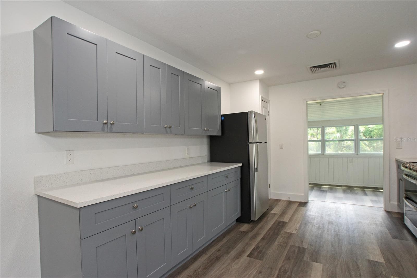 Kitchen - 4925 MAGNOLIA AVE, MULBERRY