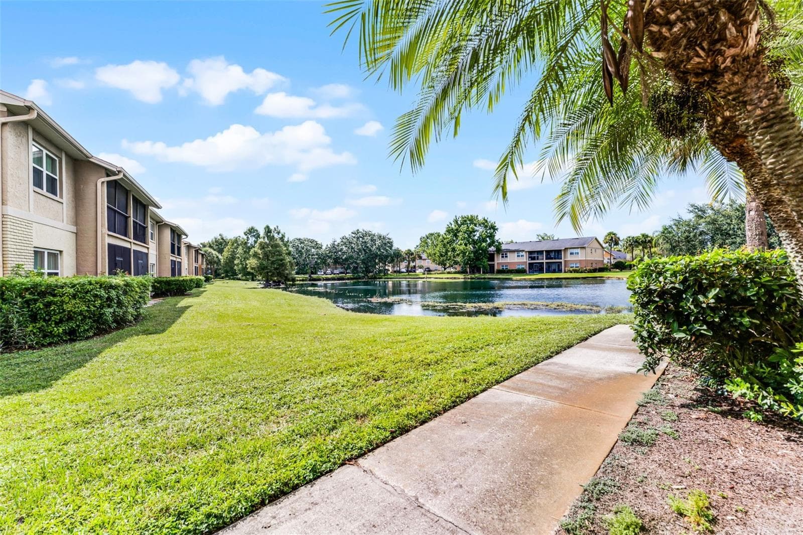 Walkway to Pond - 2401 BARLEY CLUB CT #2, ORLANDO