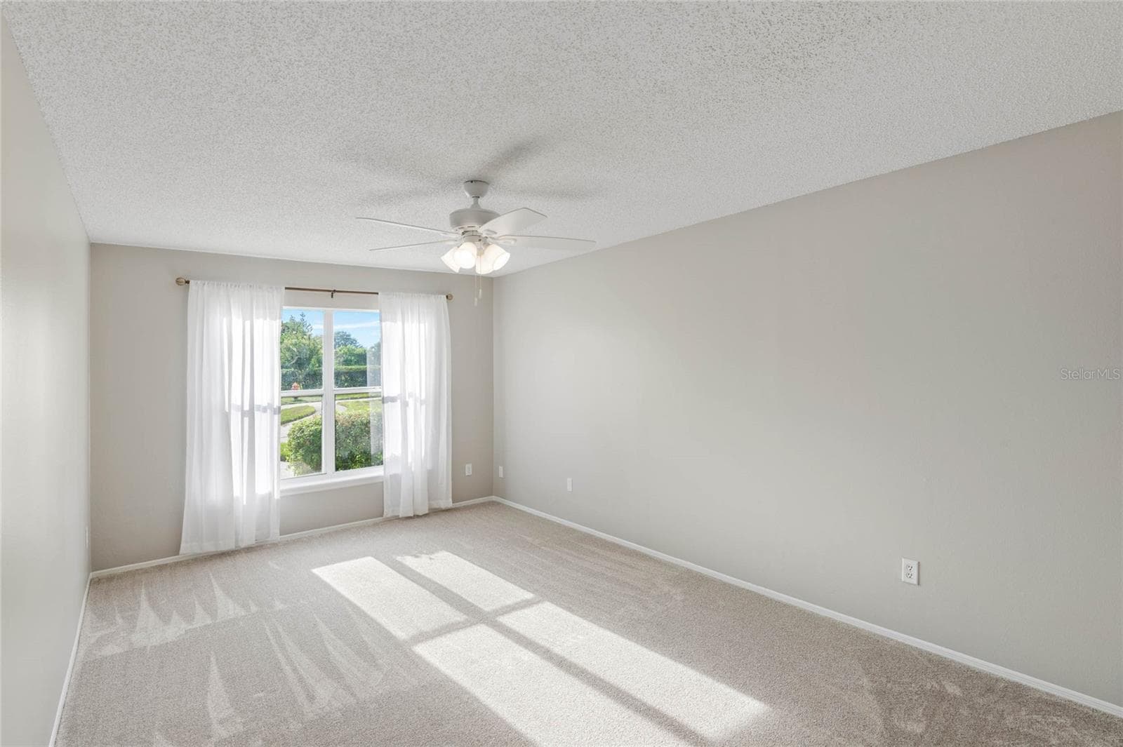 Large Bedroom 3 - 1726 TROPICAL CT, TAVARES