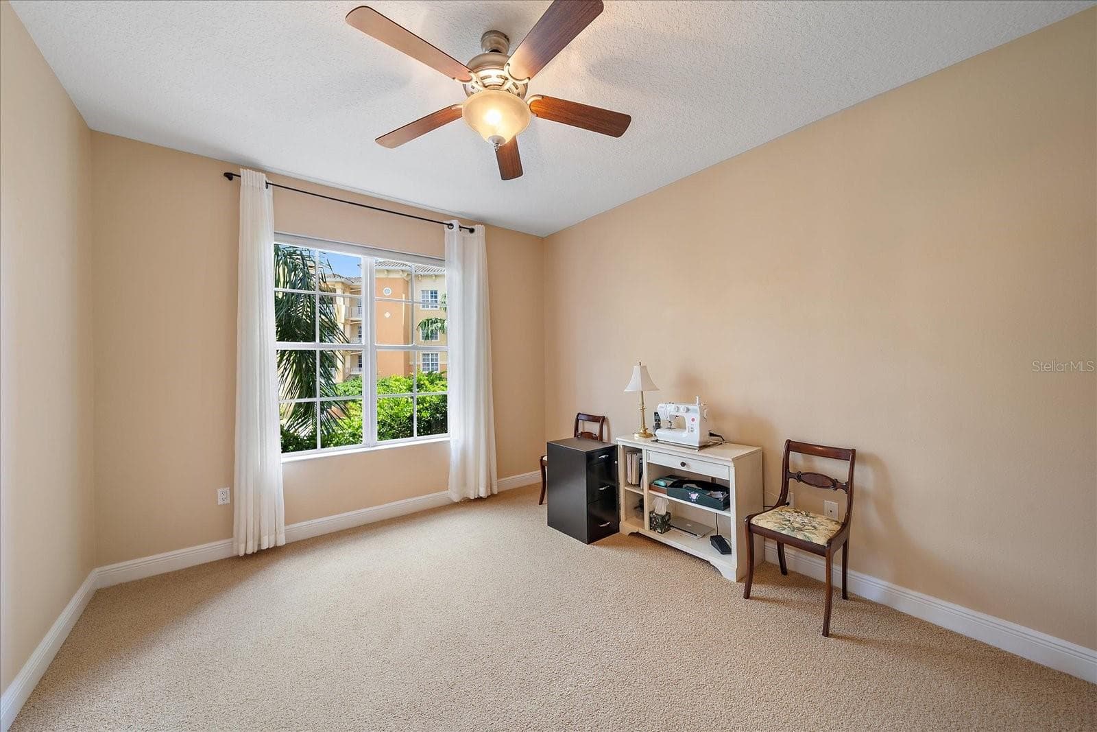Bedroom 3 with ensuite bathroom and built-in closet - 6482 WATERCREST WAY #204, LAKEWOOD RANCH