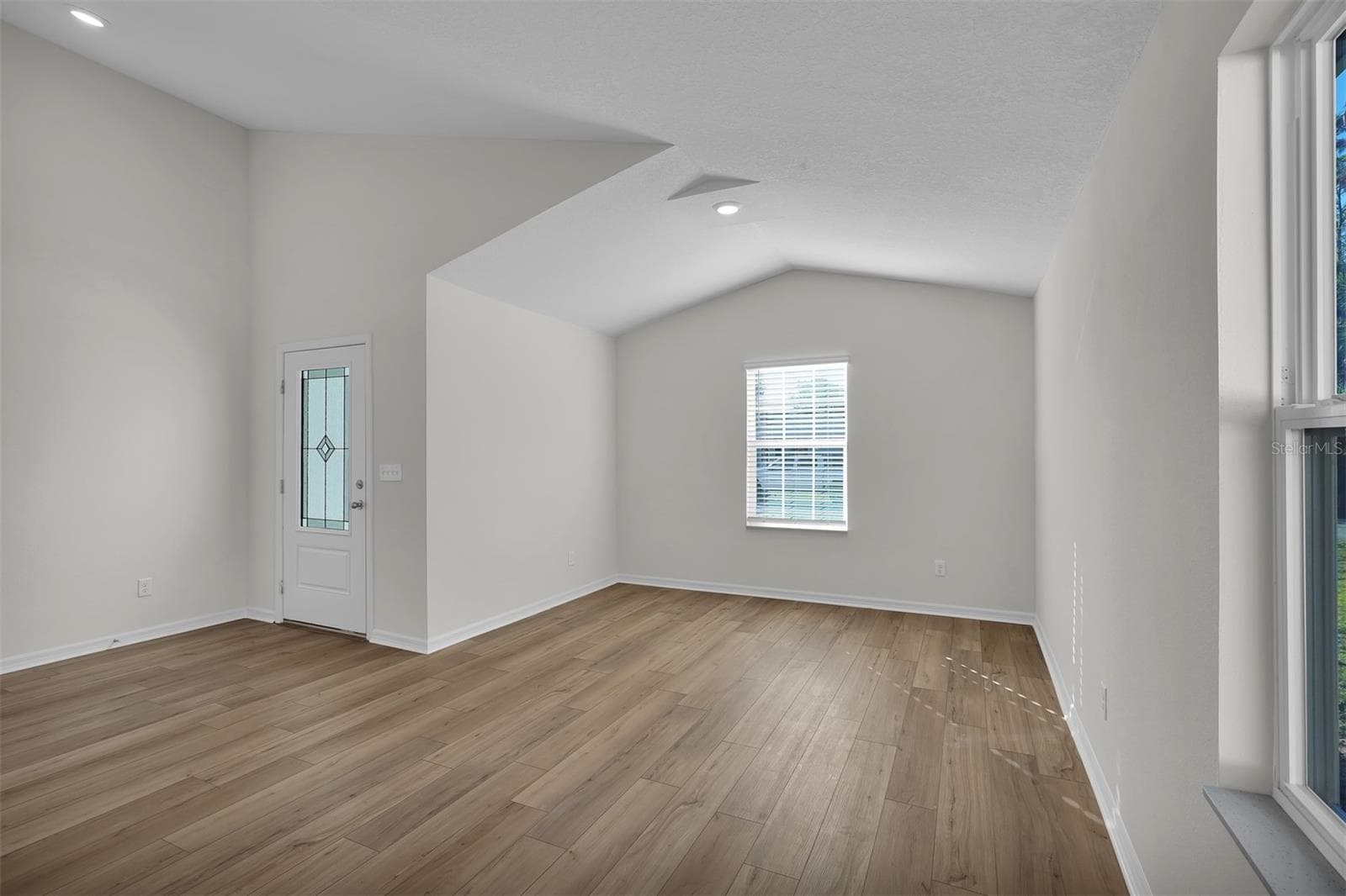 Single Family Residence at 418 MARION OAKS LN, OCALA, photo 2 of 20