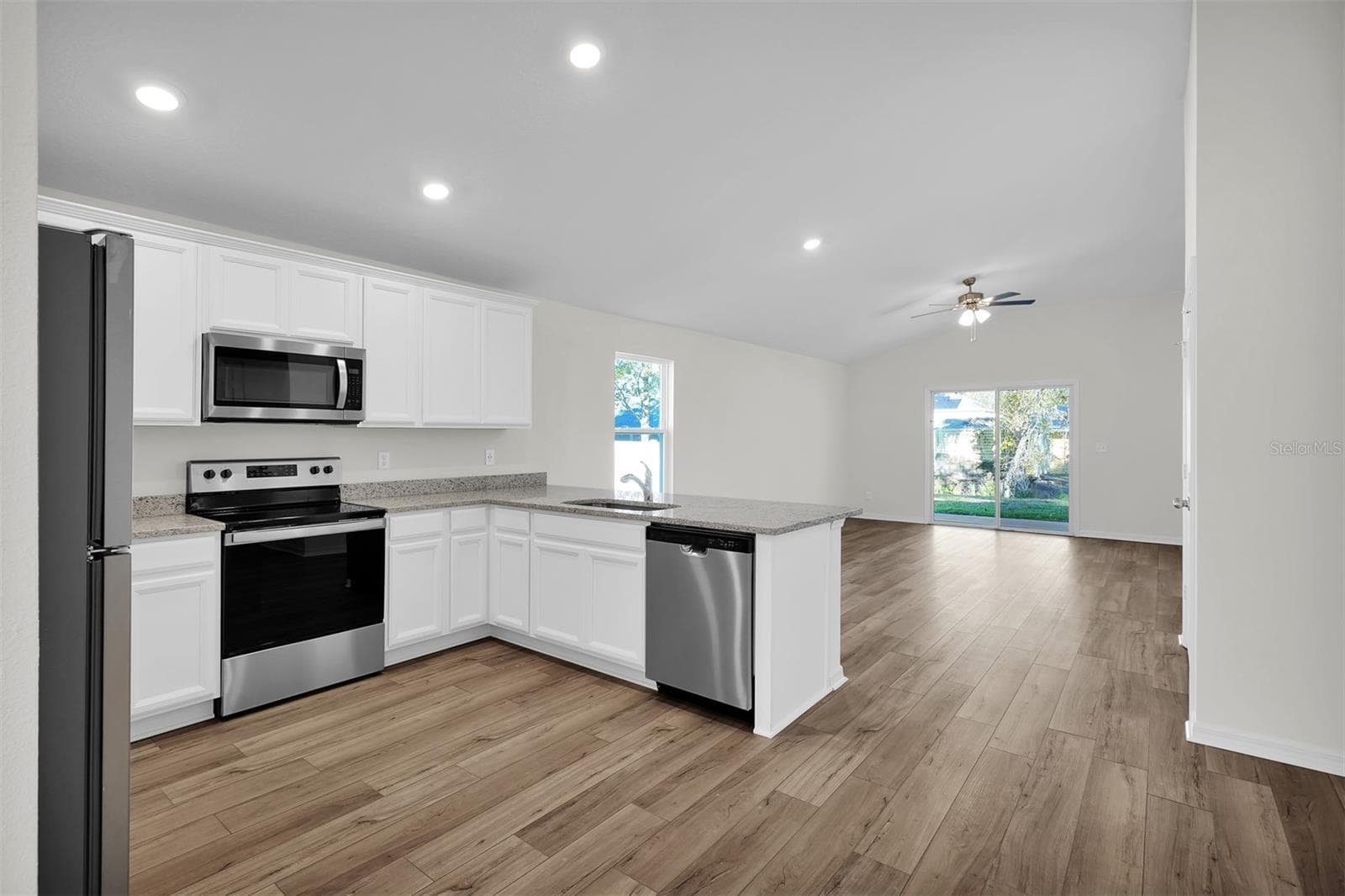 Single Family Residence at 418 MARION OAKS LN, OCALA, photo 4 of 20