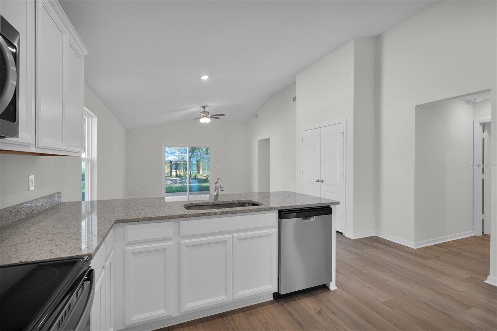 Single Family Residence at 418 MARION OAKS LN, OCALA, photo 7 of 20