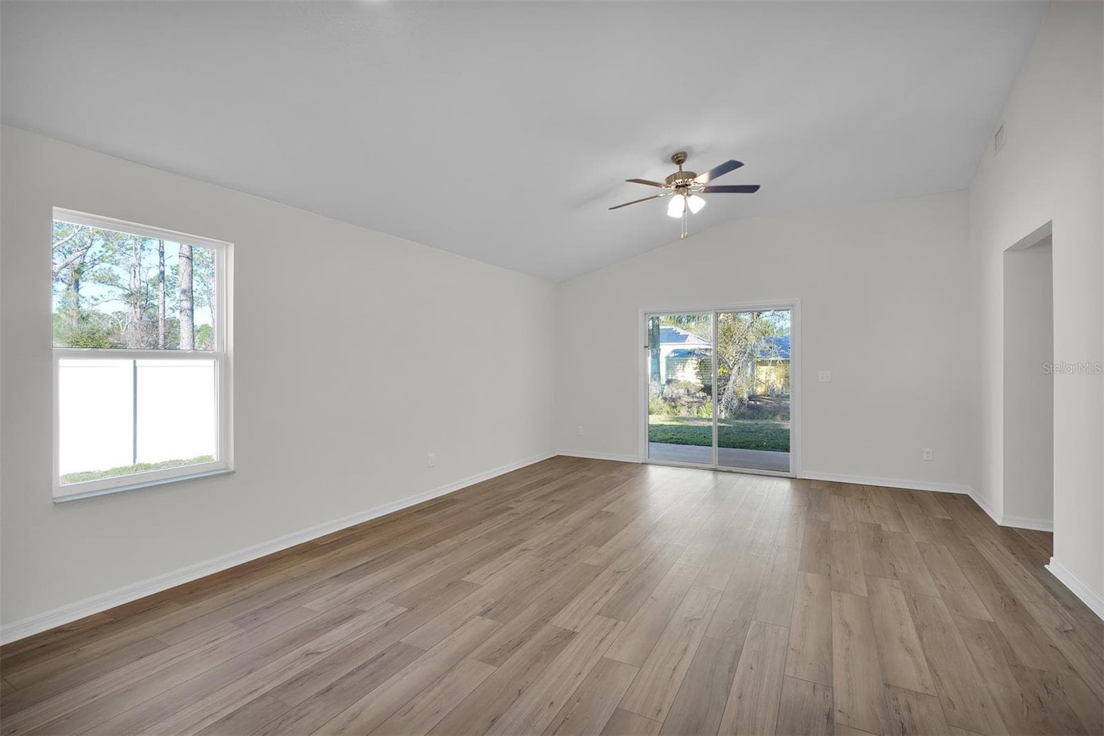 Single Family Residence at 418 MARION OAKS LN, OCALA, photo 10 of 20