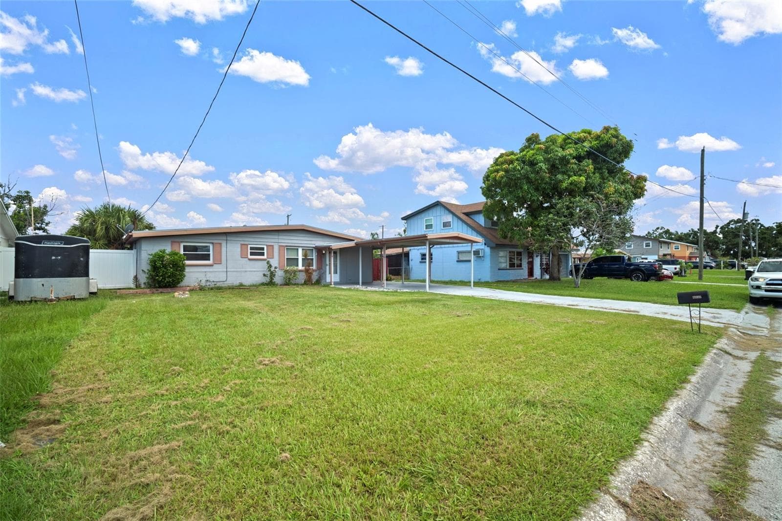 Front yard - 4712 BESSIE RD, TAMPA