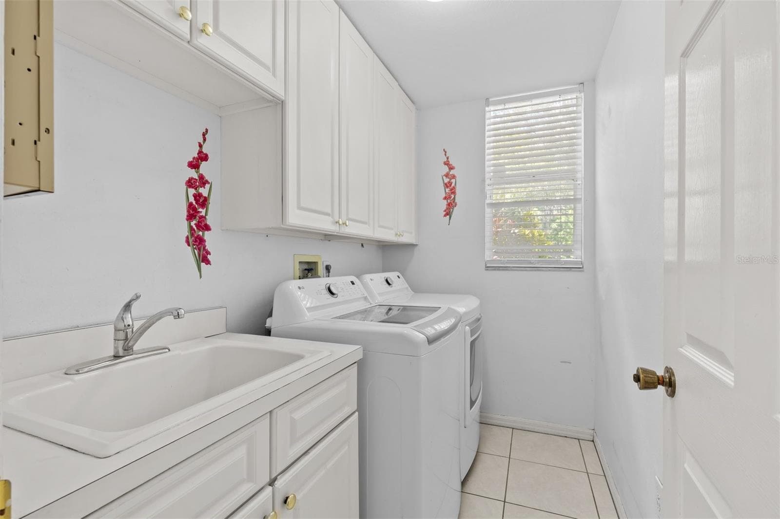 Single Family Residence at 2328 WARWICK DR, OLDSMAR, photo 37 of 70