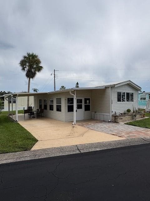 Manufactured Home at 3326 BONNIE DR, ELLENTON, photo 2 of 26