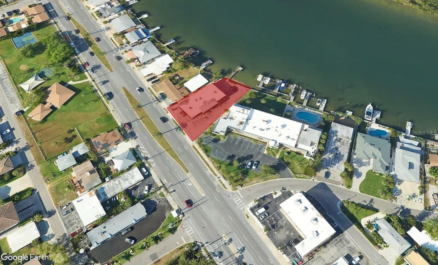 Multi-Family 5+ at 18205 GULF BLVD, REDINGTON SHORES, photo 2 of 6