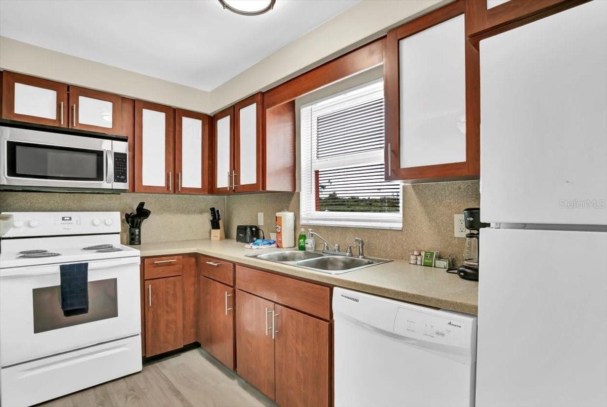 Multi-Family 5+ at 18205 GULF BLVD, REDINGTON SHORES, photo 4 of 6