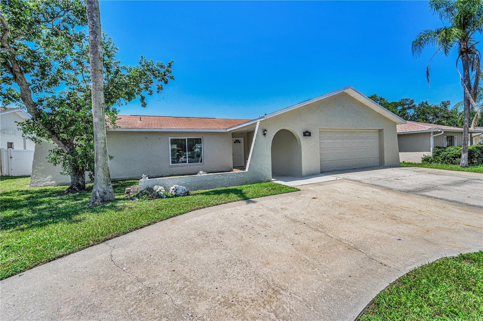 Single Family Residence at 11121 PEPPERTREE LN, PORT RICHEY, photo 4 of 41