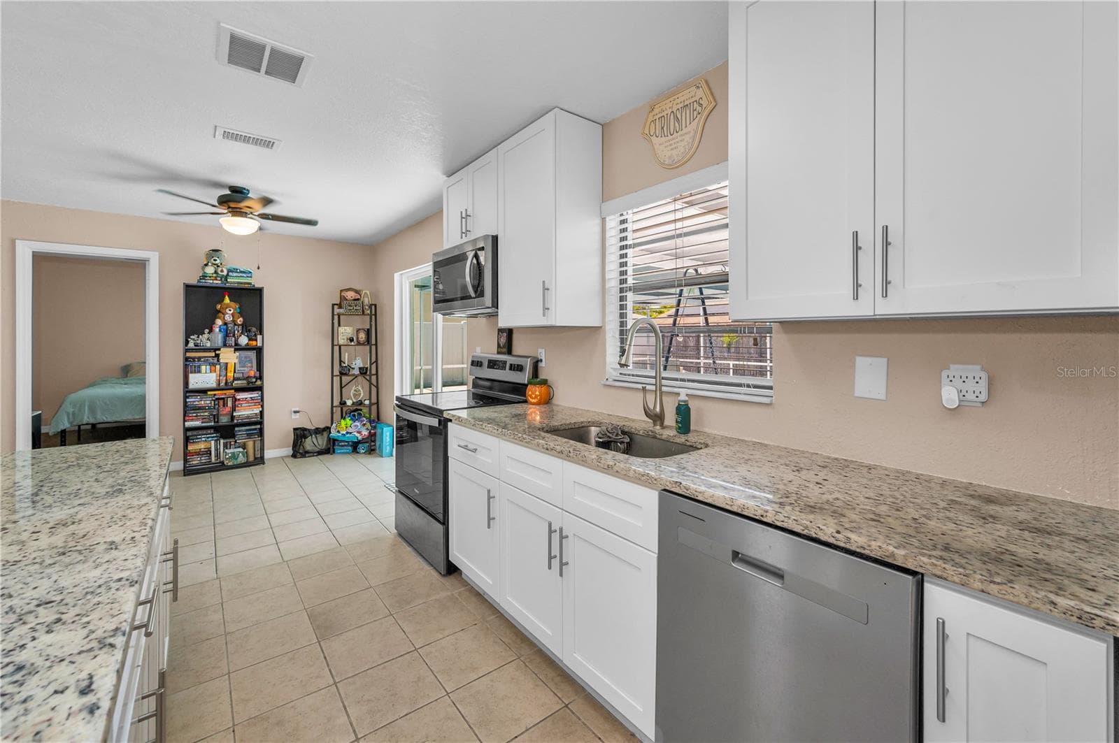 Updated Kitchen - 11121 PEPPERTREE LN, PORT RICHEY