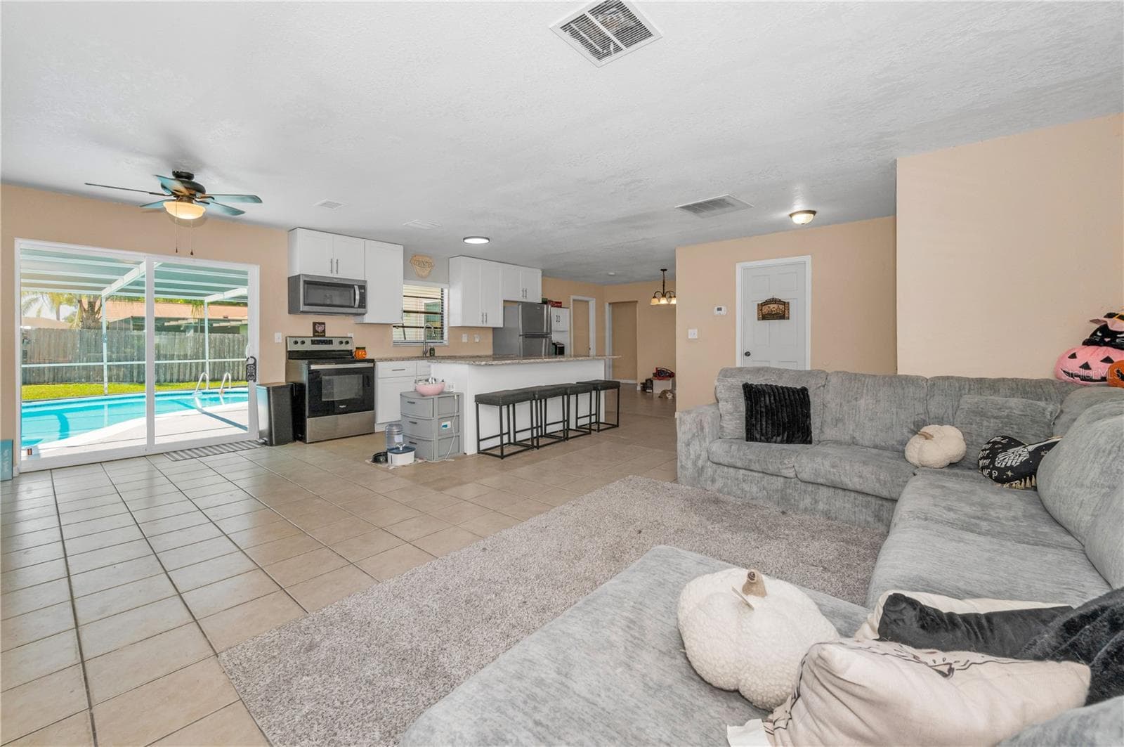 Great Room - 11121 PEPPERTREE LN, PORT RICHEY
