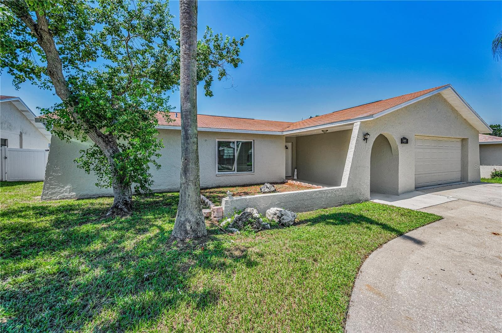 Single Family Residence at 11121 PEPPERTREE LN, PORT RICHEY, photo 3 of 41
