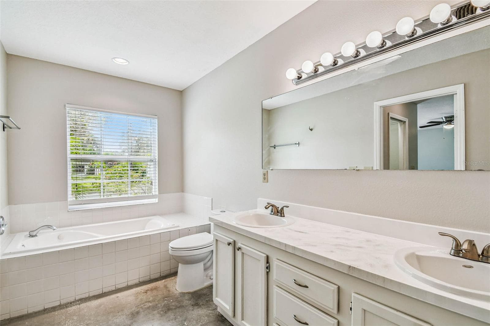 West Residence Master Bath - 1101 81ST AVE N, ST PETERSBURG