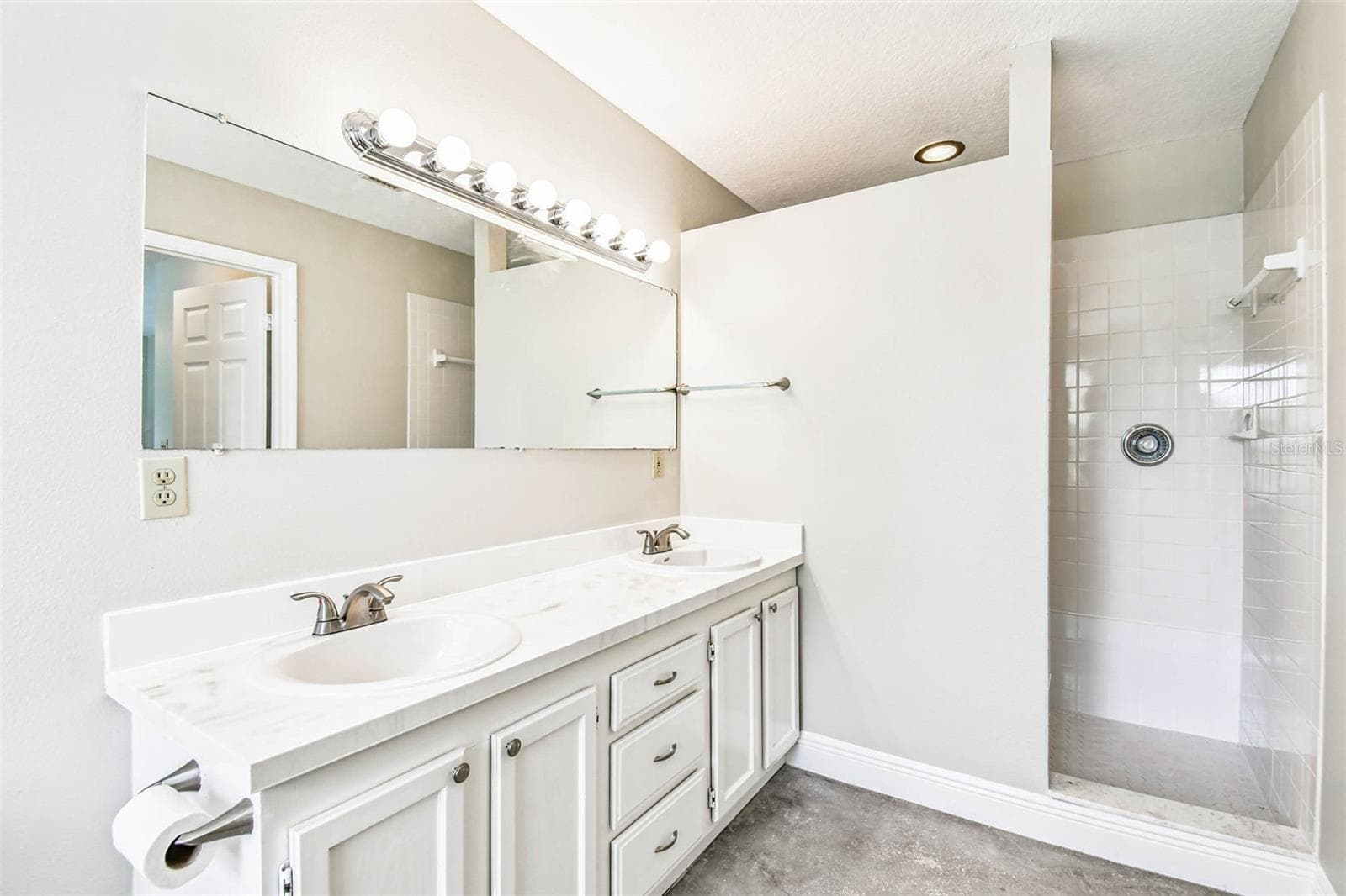 West Residence Master Bath - 1101 81ST AVE N, ST PETERSBURG