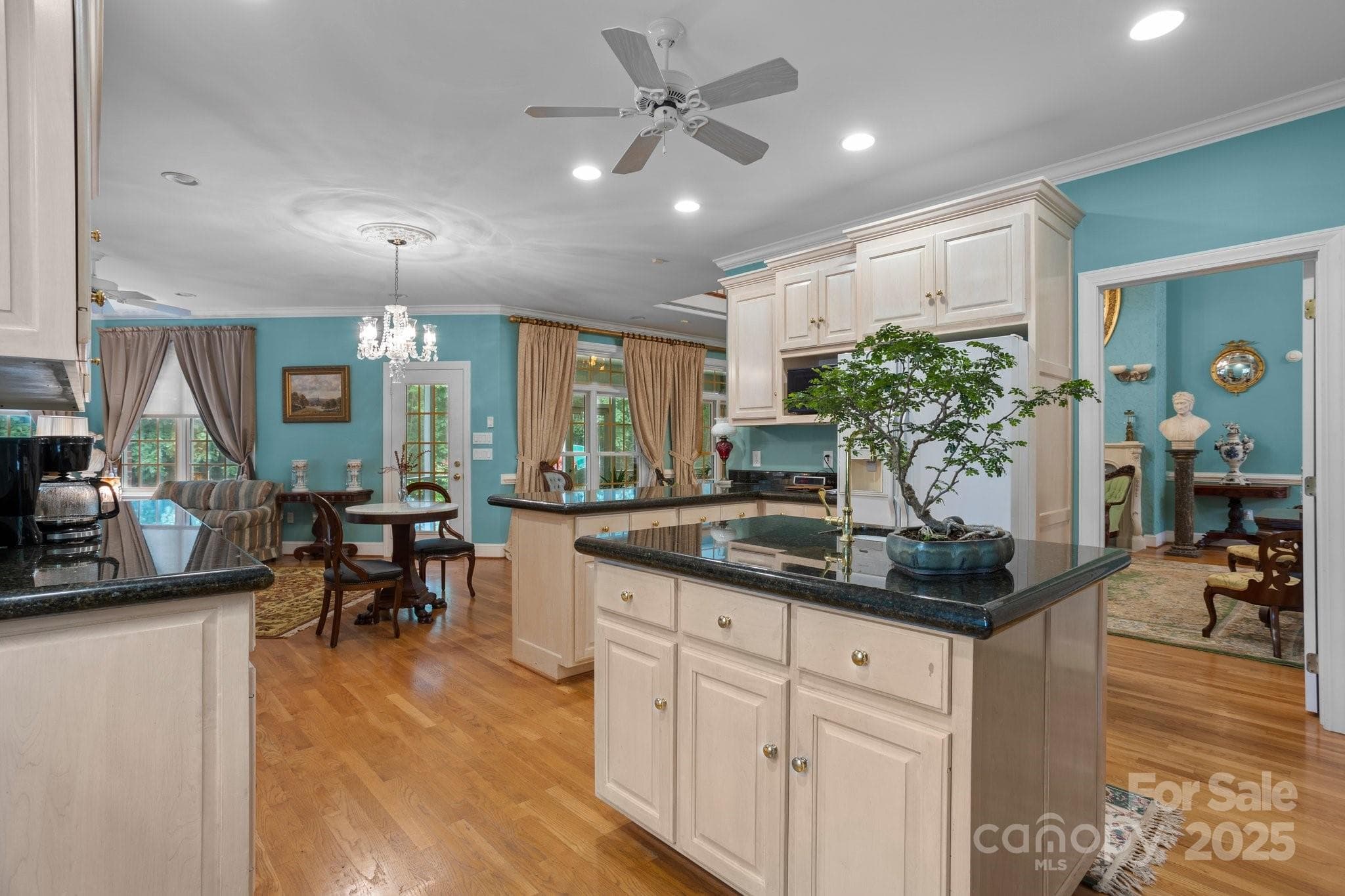 Single Family Residence at 115 W Glenview Drive, Salisbury, photo 25 of 42