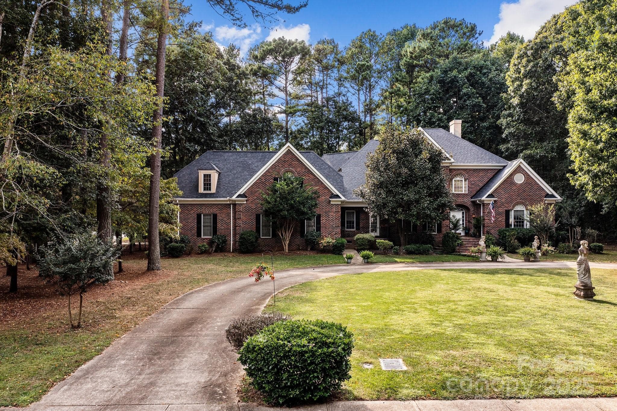Single Family Residence at 115 W Glenview Drive, Salisbury, photo 4 of 42