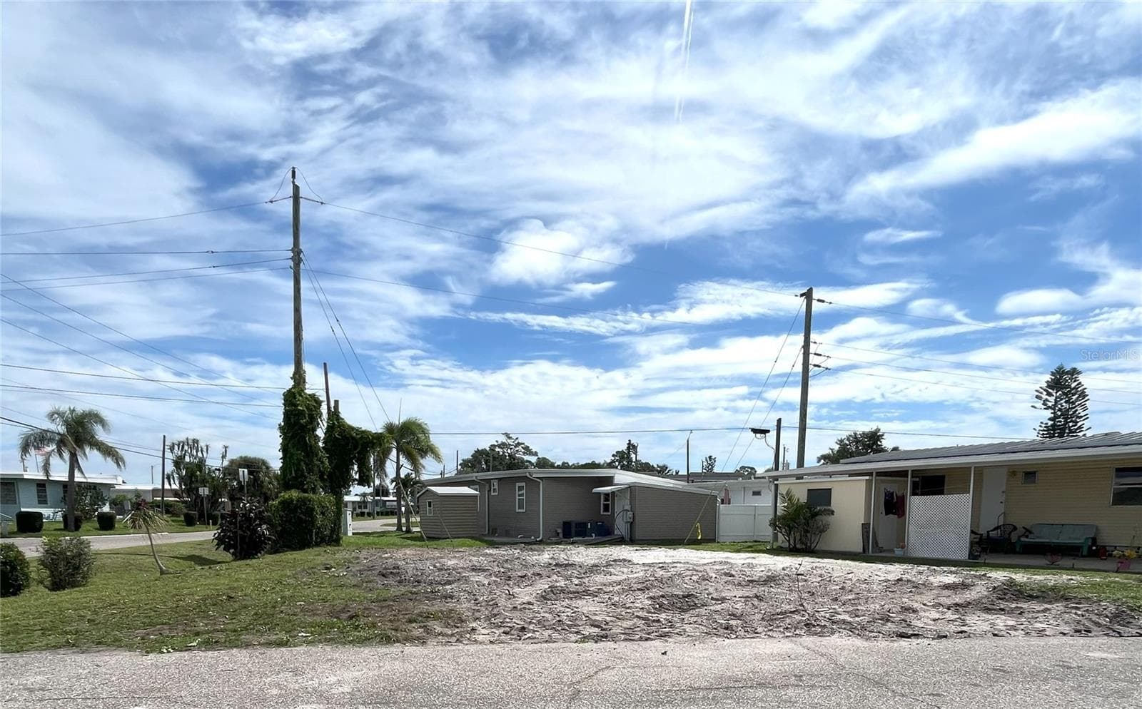 6903 E BAYOU LN