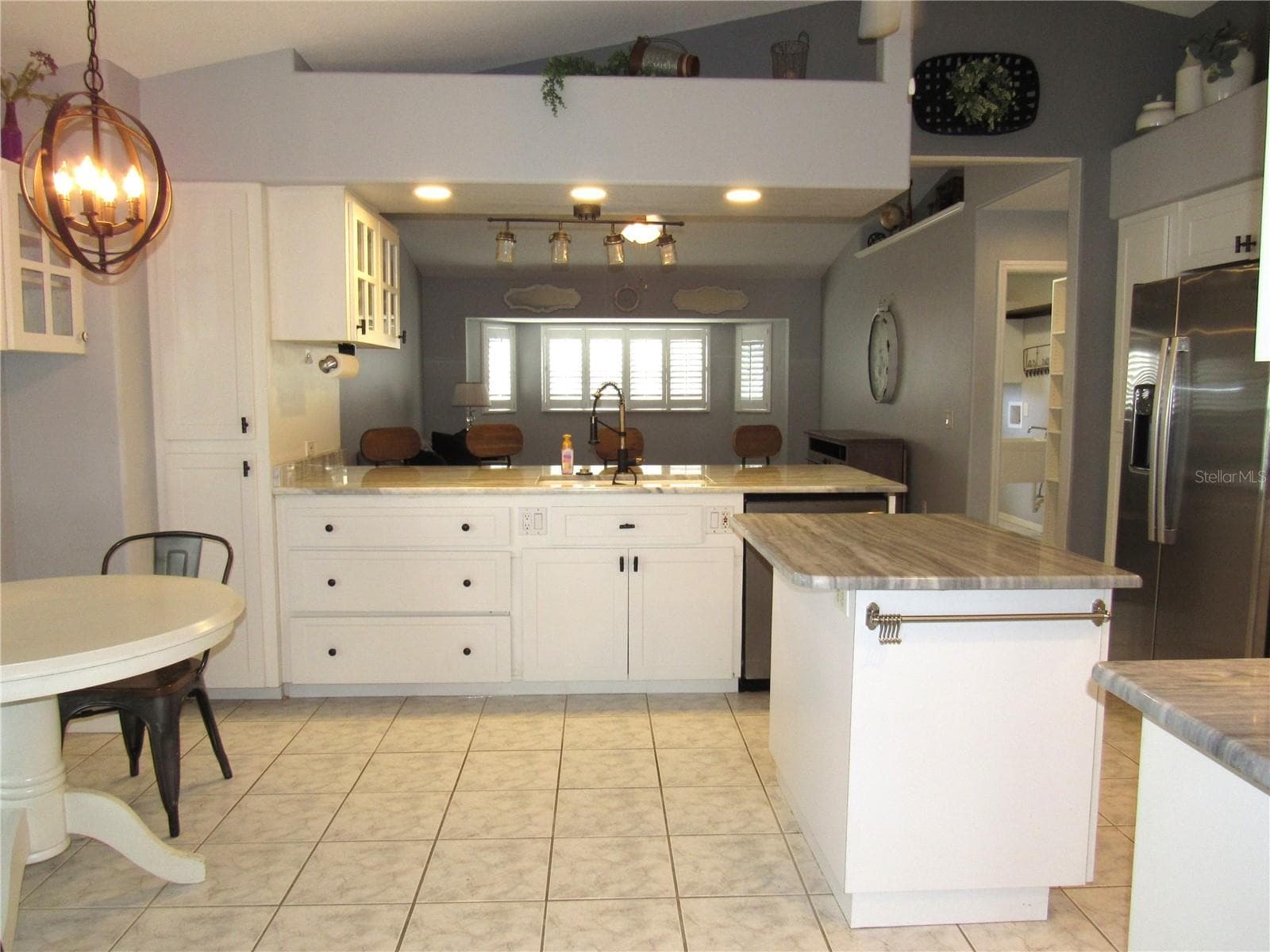 Large, eat-in kitchen with island - 23081 AMBASSADOR AVE, PORT CHARLOTTE