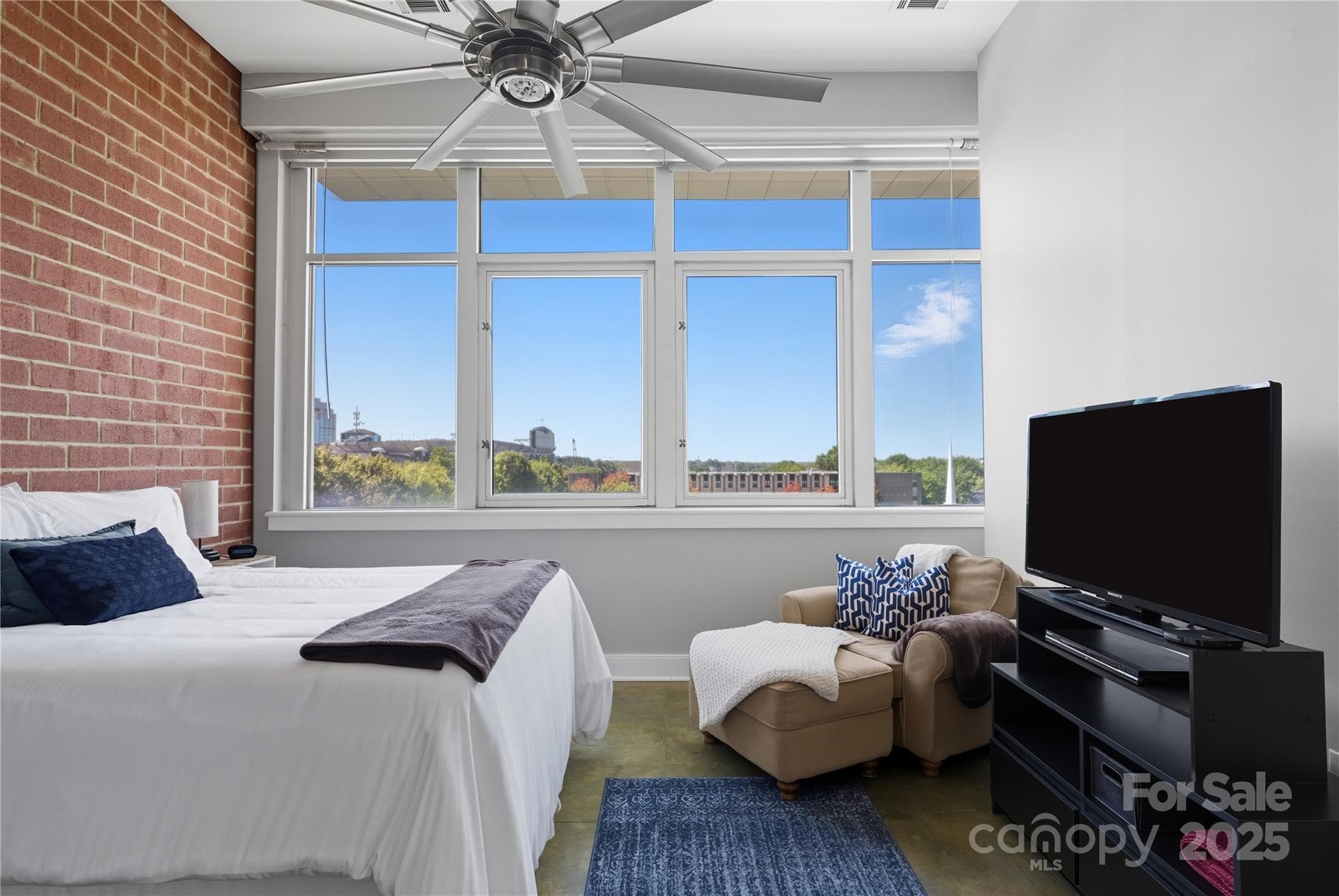 Condominium at 710 W Trade Street, Charlotte, photo 14 of 32