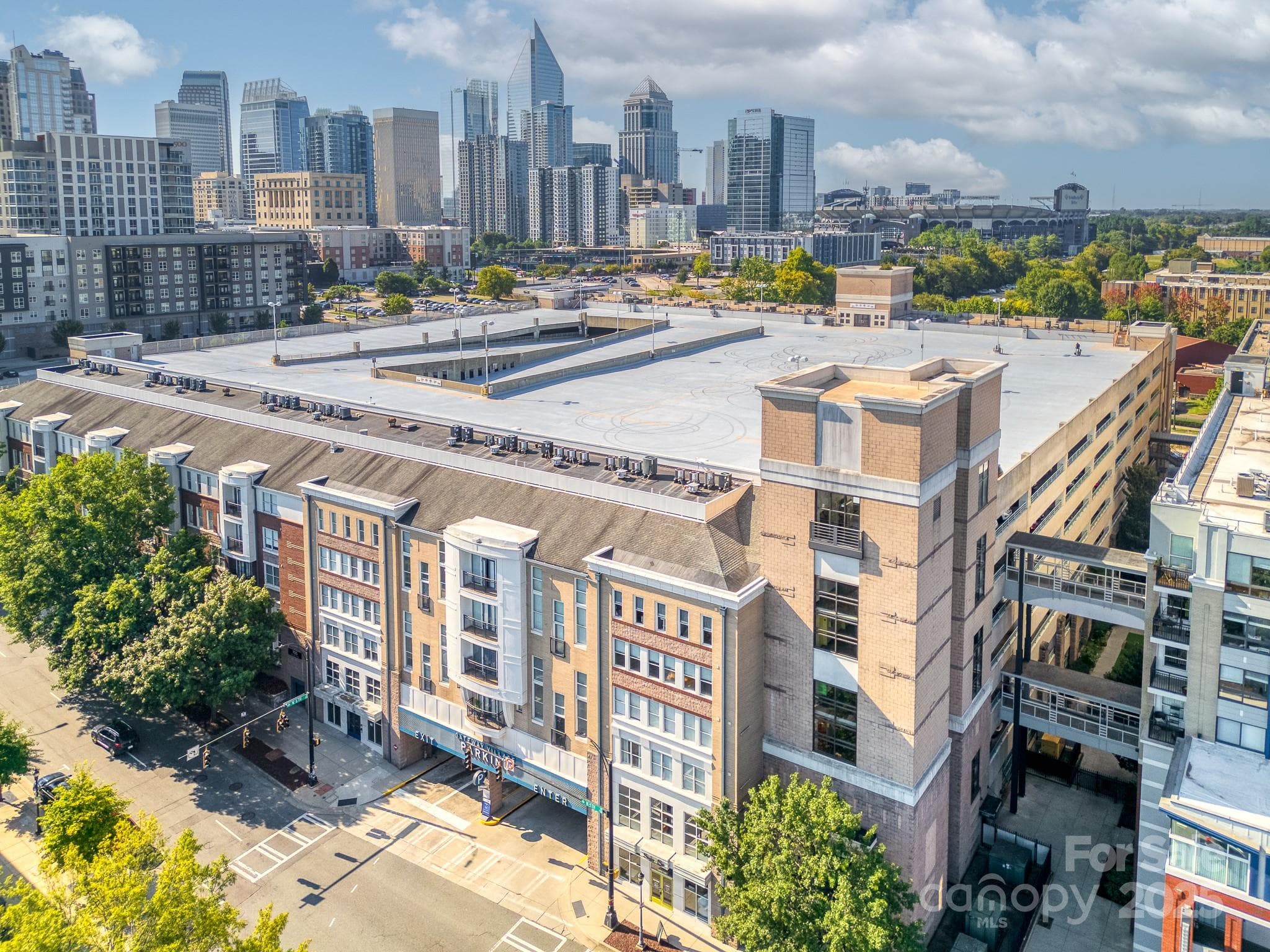 Condominium at 710 W Trade Street, Charlotte, photo 31 of 32
