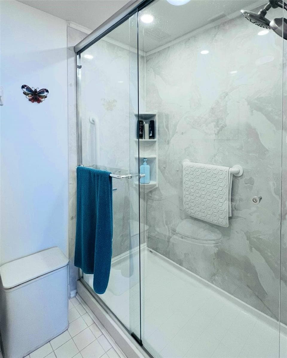 BATH 2 SHOWER - 100 PIERCE ST #1001, CLEARWATER