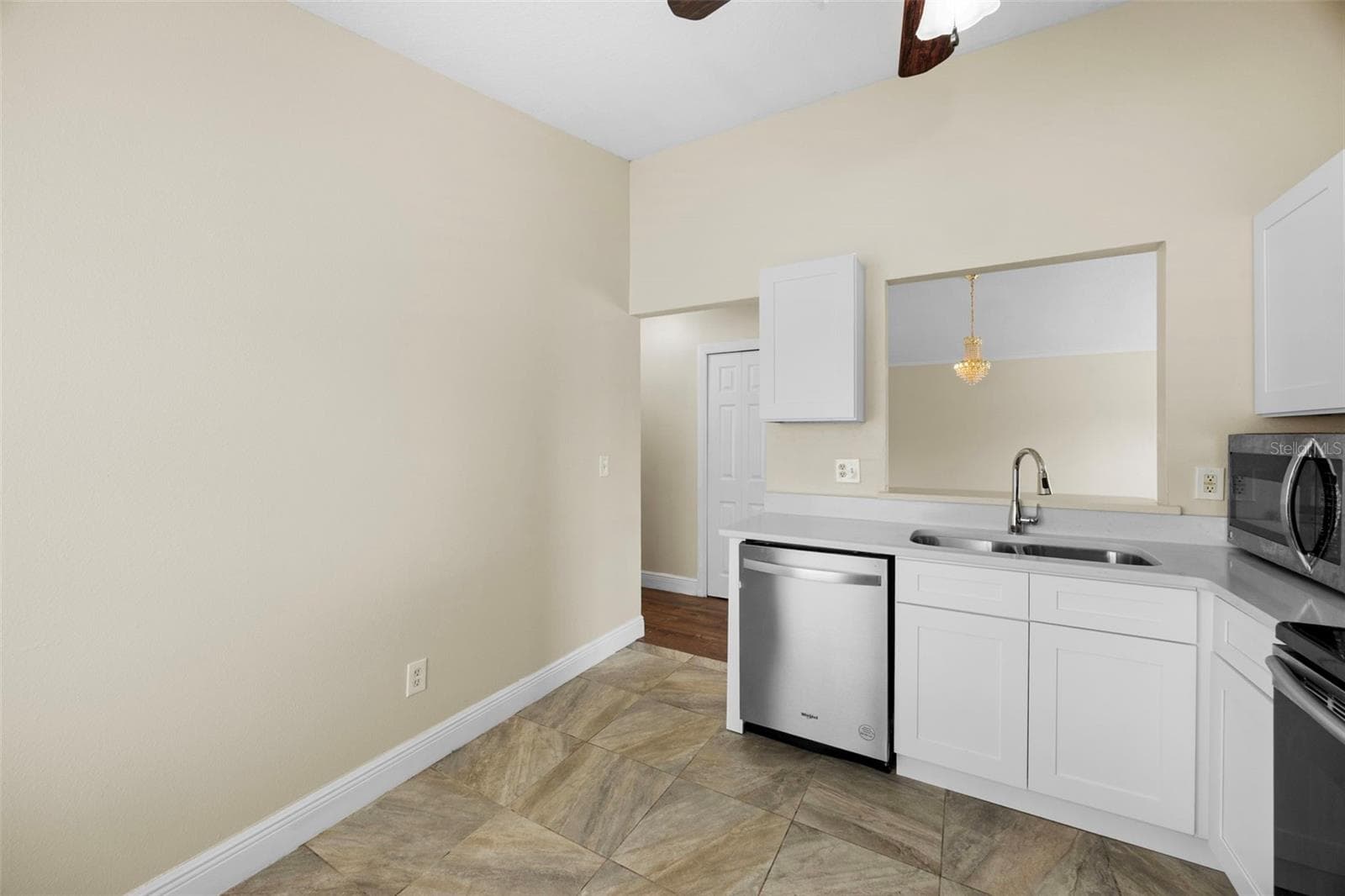 Kitchen - 703 PALMERA ST, ORLANDO
