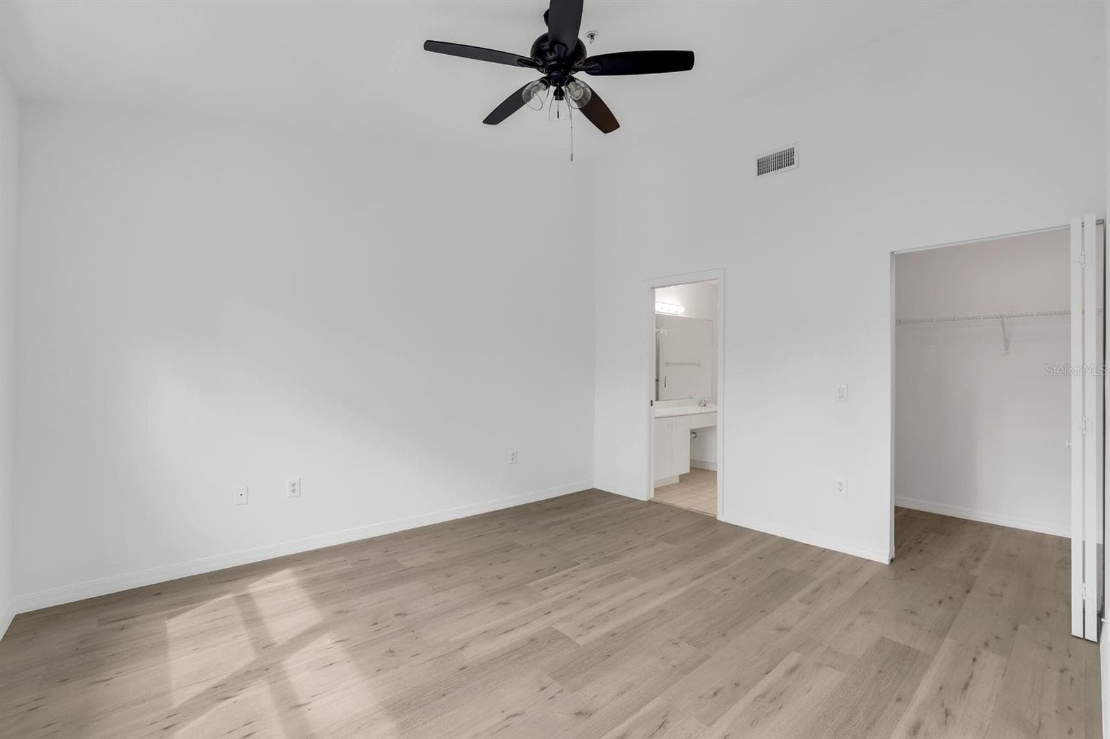 Condominium at 6635 HUNTINGTON LAKES CIR #202, NAPLES, photo 9 of 37