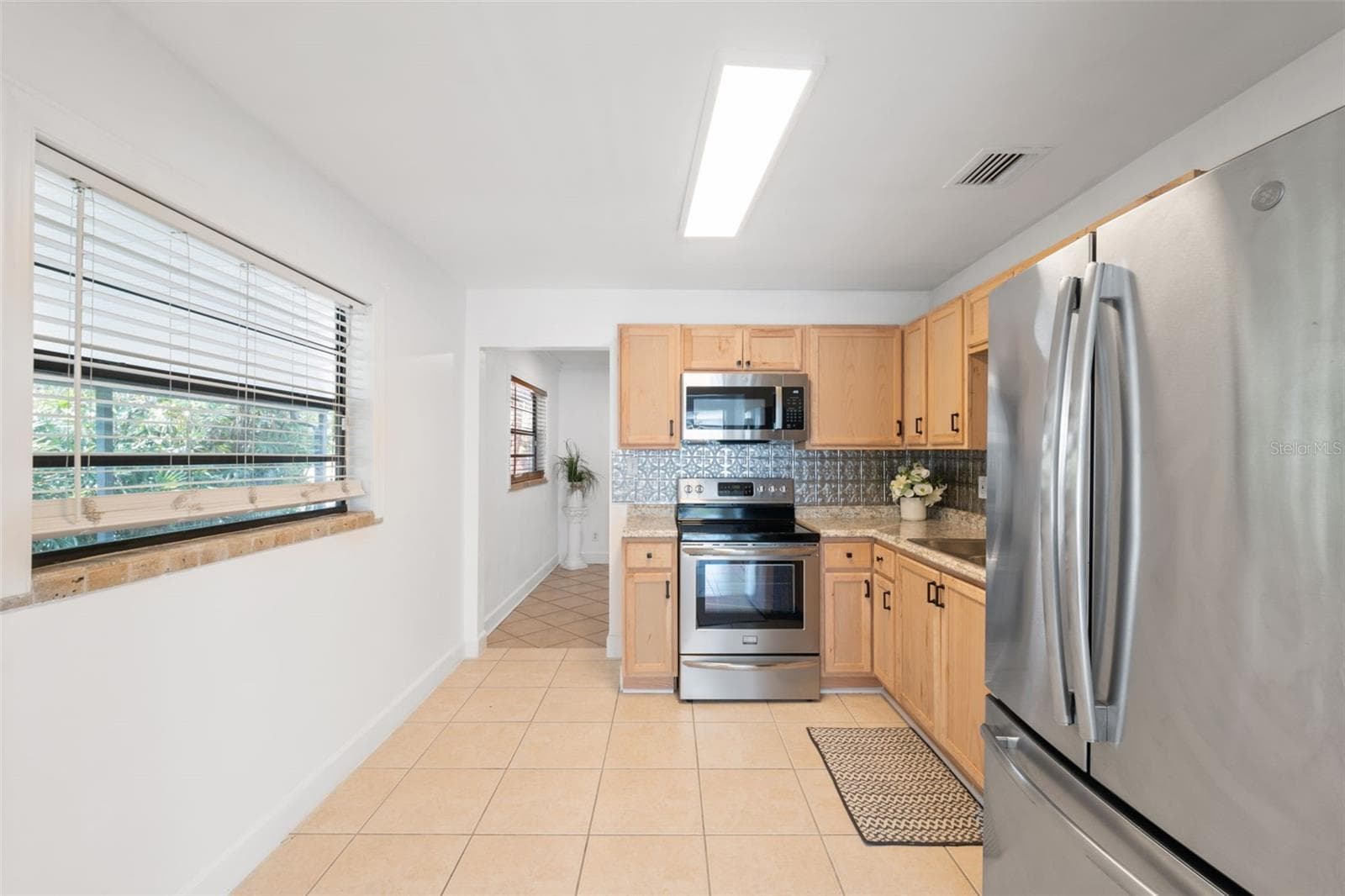 Single Family Residence at 3918 W FIG ST, TAMPA, photo 11 of 36