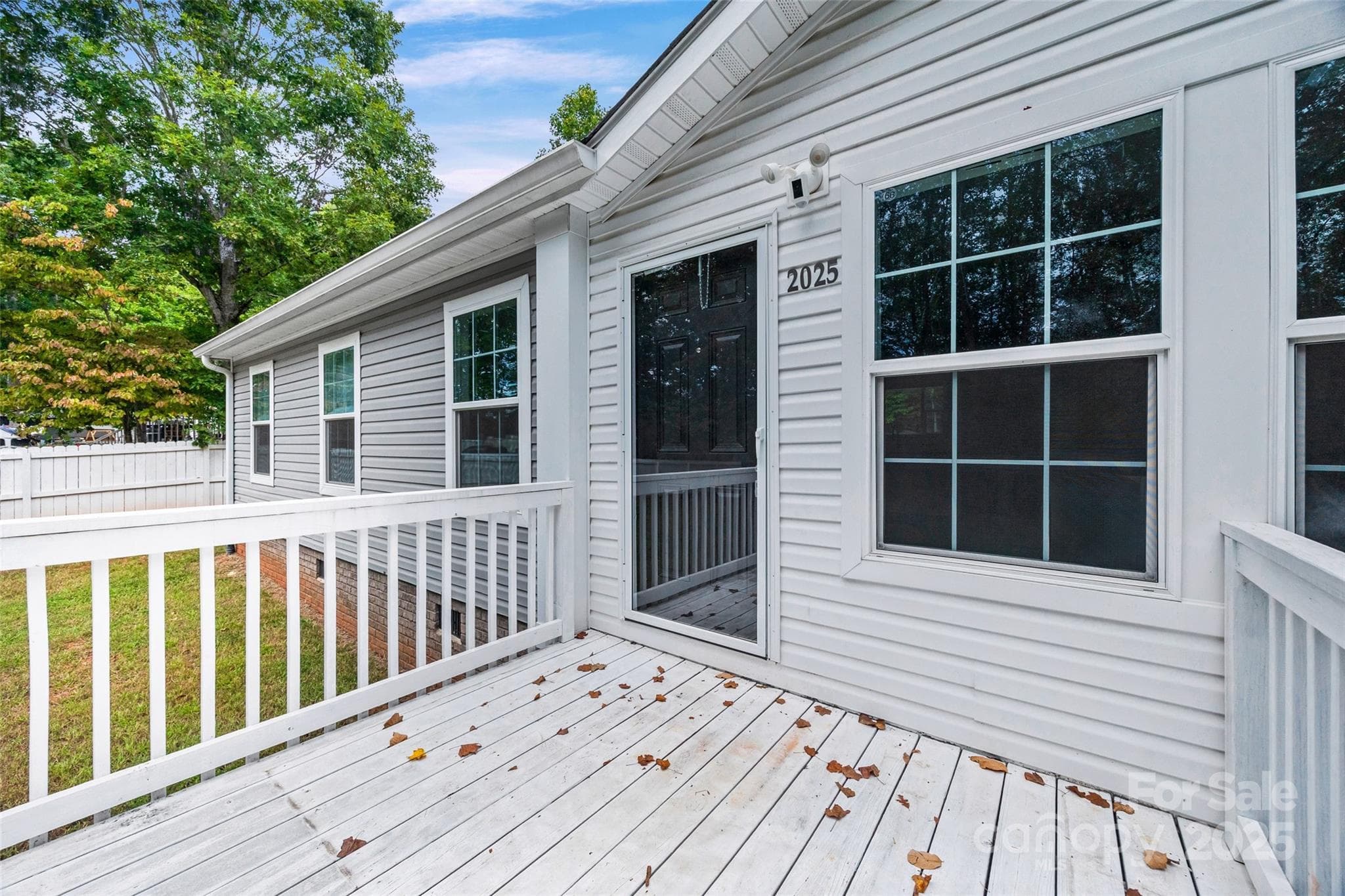 Single Family Residence at 2025 Kisatchie Drive, Hickory Grove, photo 2 of 33