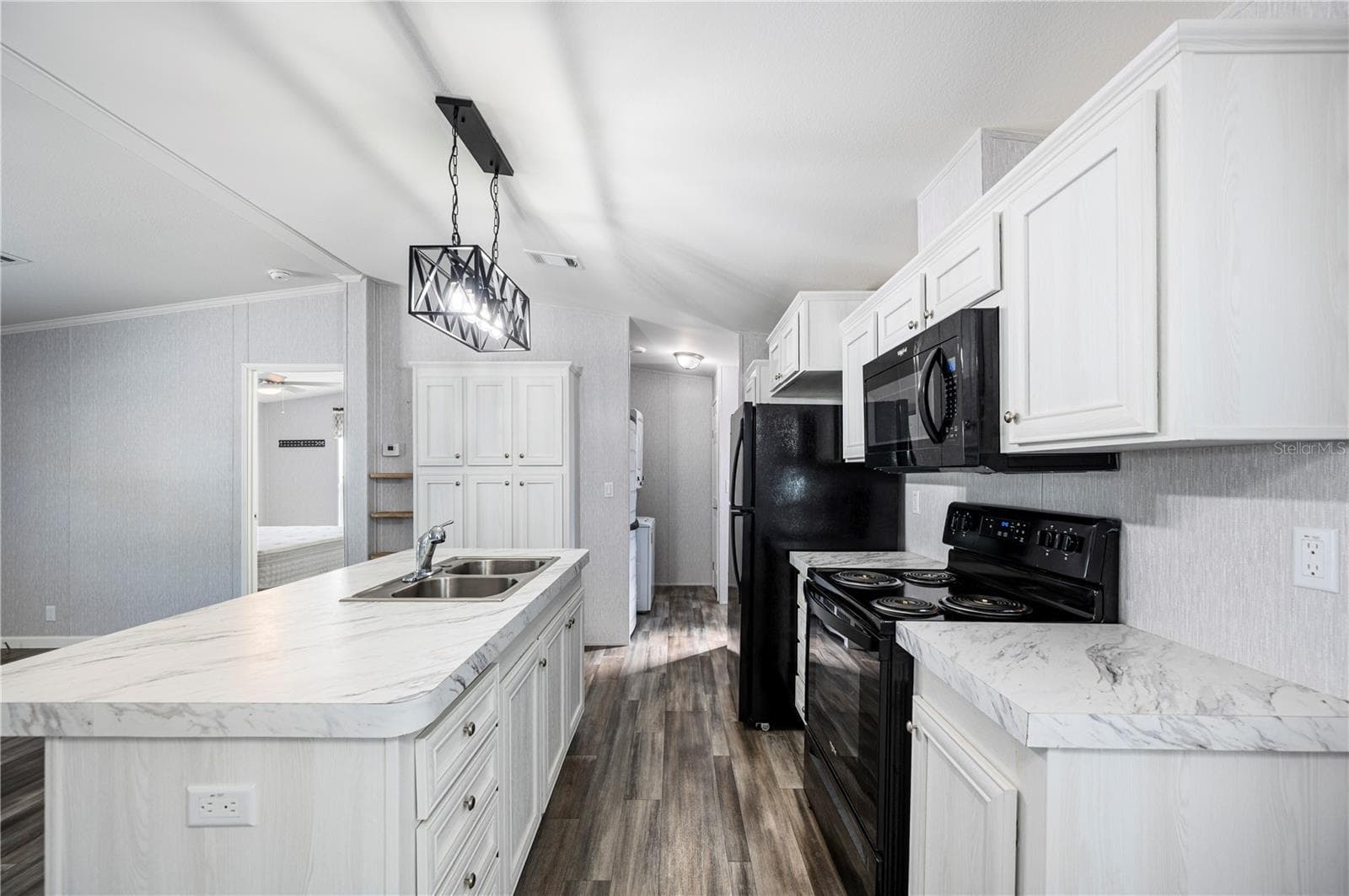 Manufactured Home at 1 BEAVERKILL DR, LAKE WALES, photo 9 of 51
