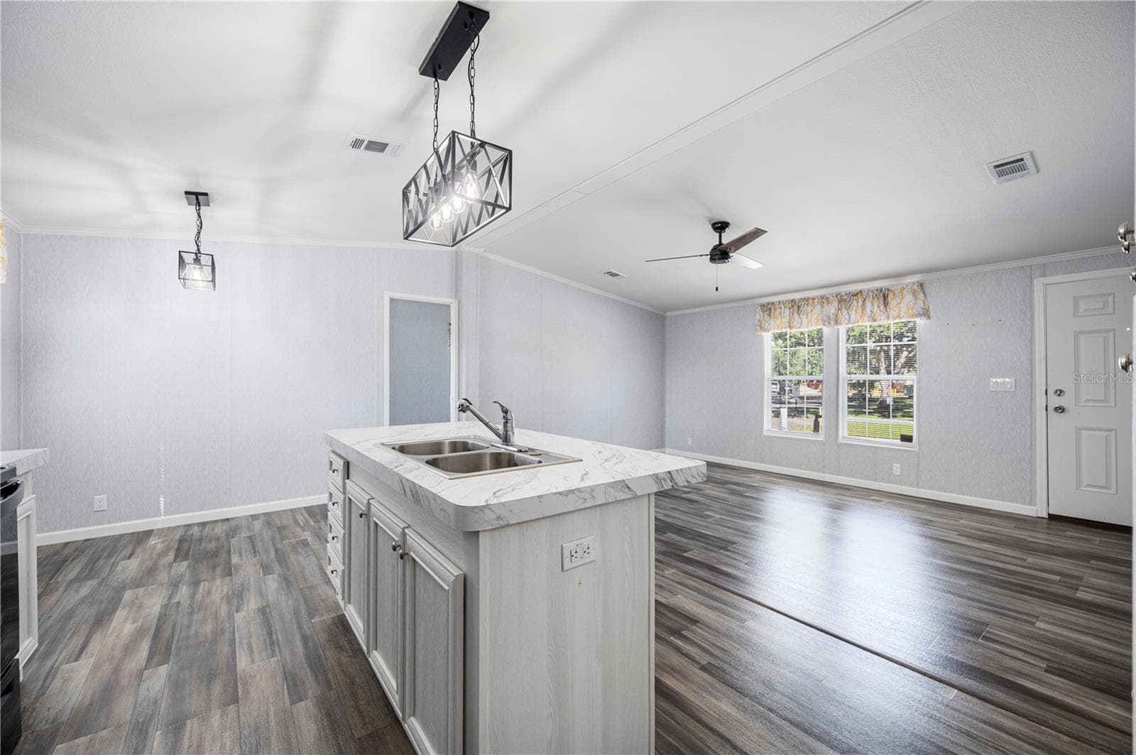 Manufactured Home at 1 BEAVERKILL DR, LAKE WALES, photo 11 of 51