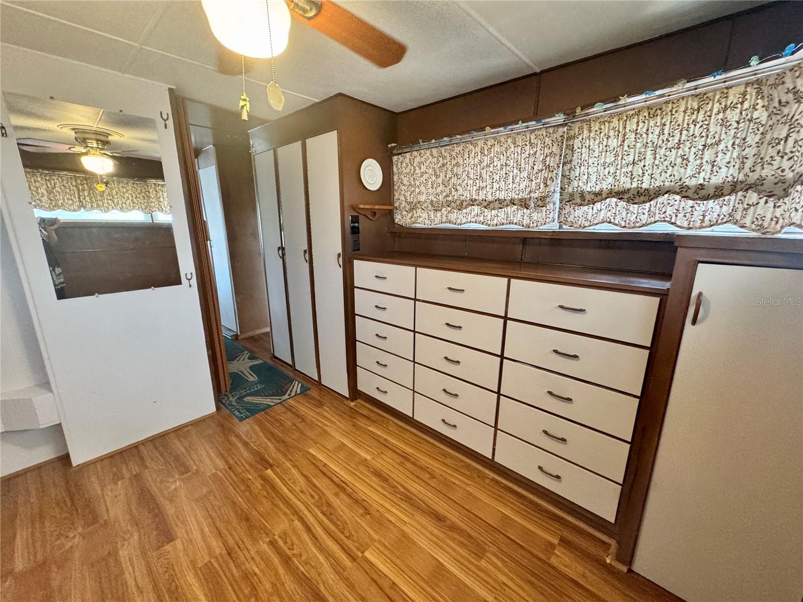 Bedroom with built in closets and dresser - 616 50TH AVENUE TER W, BRADENTON