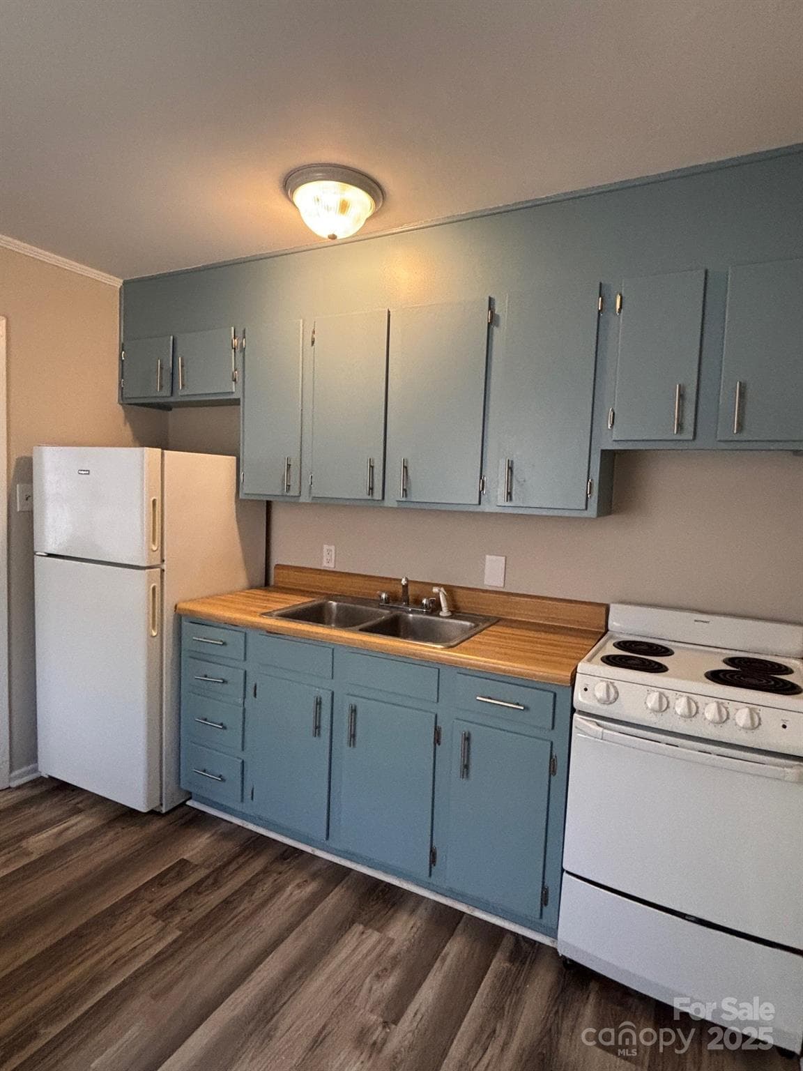 Condominium at Charlotte, photo 5 of 14