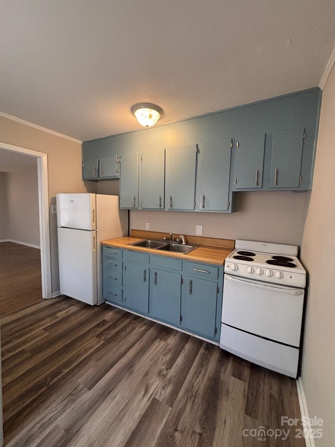 Condominium at Charlotte, photo 6 of 14