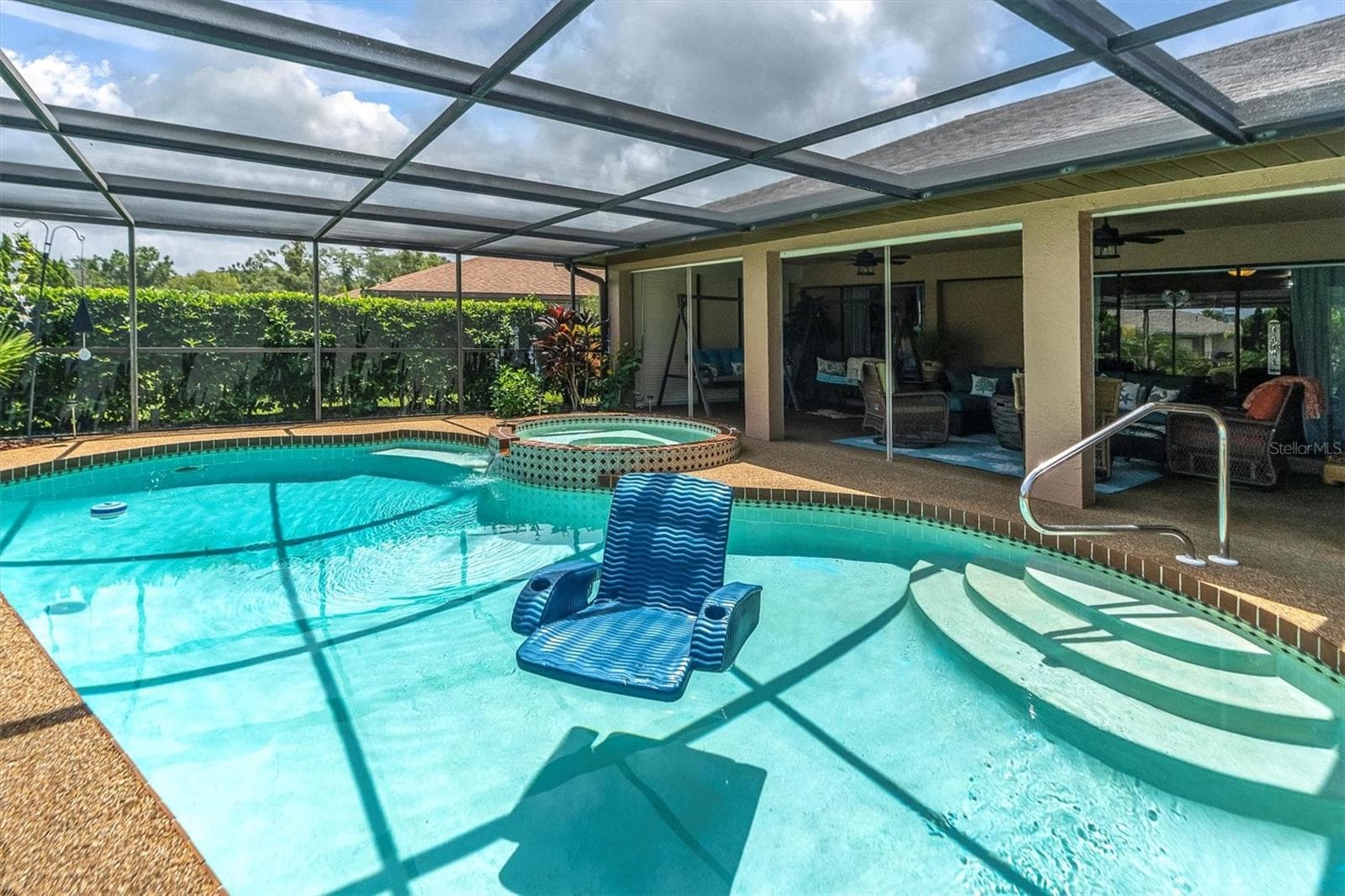 Screened in pool area - 301 THORN HILL PL, SUN CITY CENTER