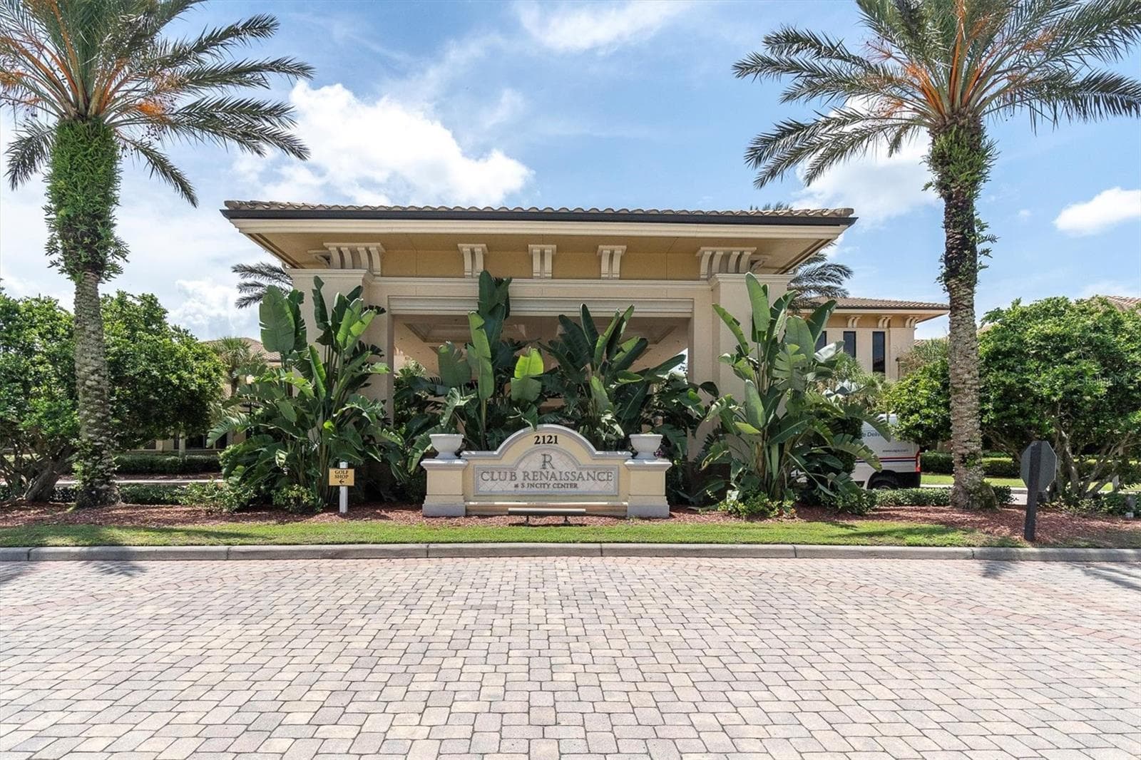 Club Renaissance - 301 THORN HILL PL, SUN CITY CENTER