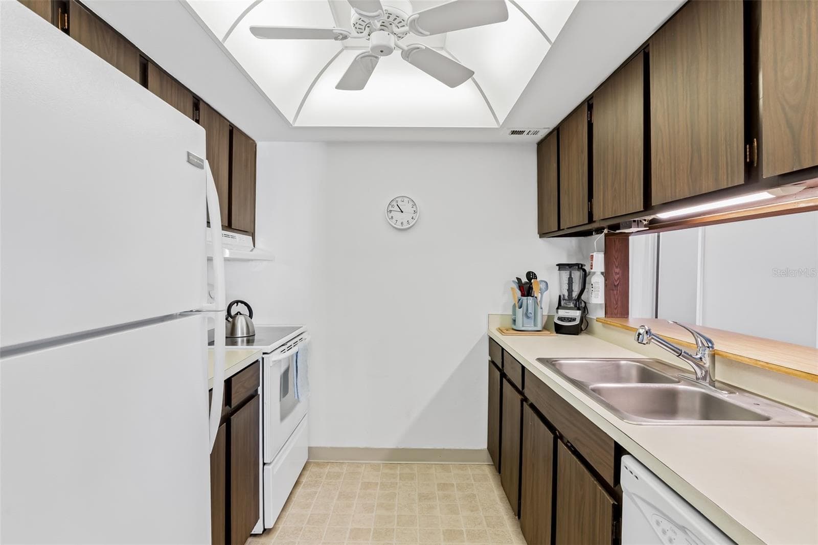Kitchen - 12760 INDIAN ROCKS RD #546, LARGO