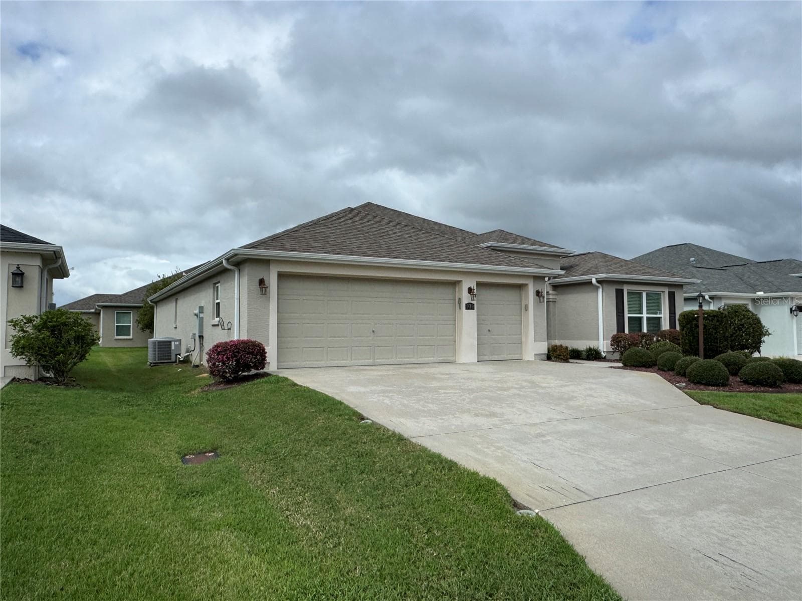 Side Angled View - 939 KOLLER CT, THE VILLAGES