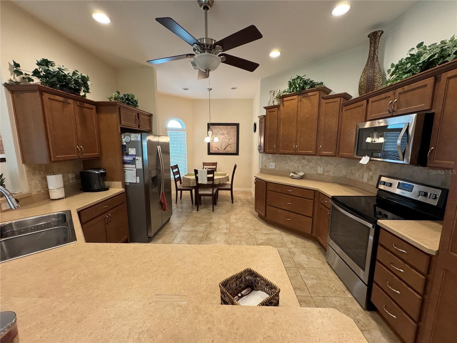 Kitchen With Dining Area - 939 KOLLER CT, THE VILLAGES