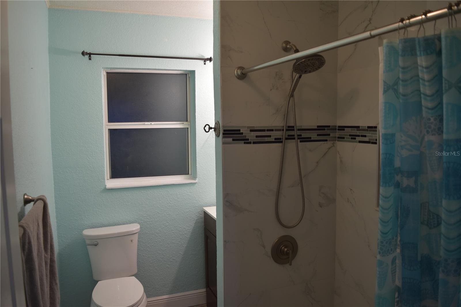 Hall Bath - 1722 NW 35 ST, OCALA