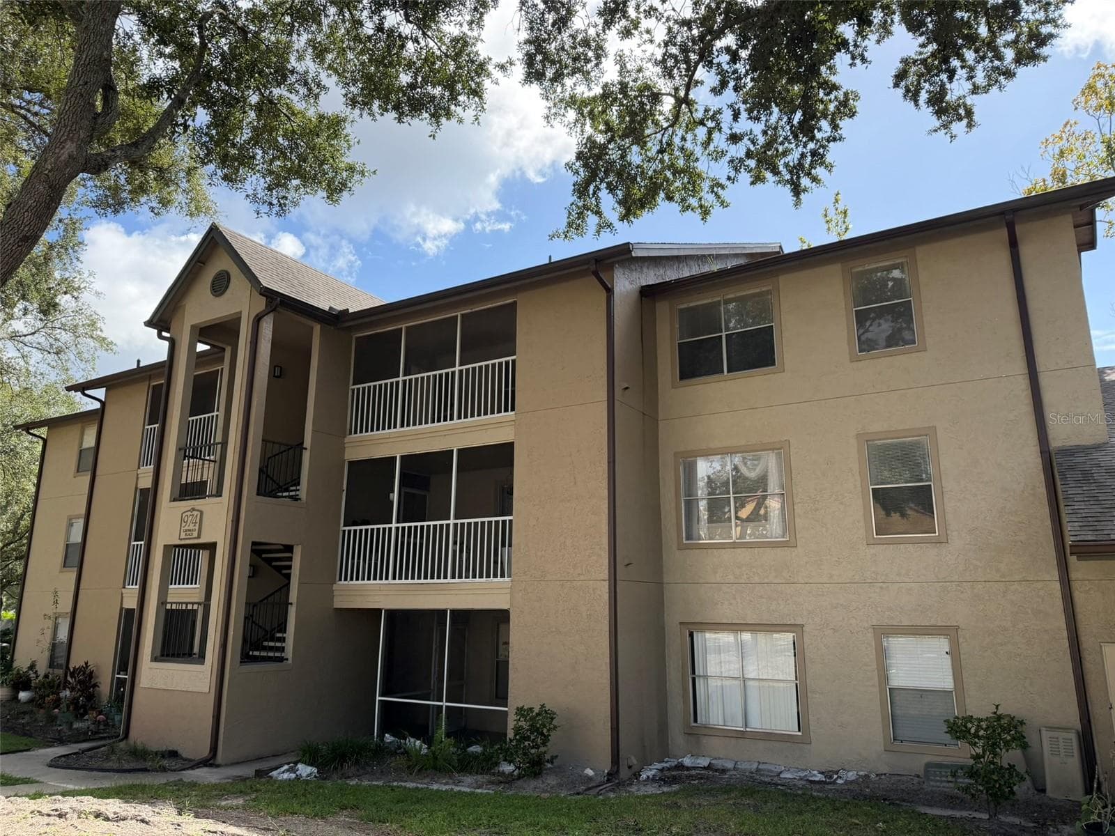 974 LEEWARD PL #205